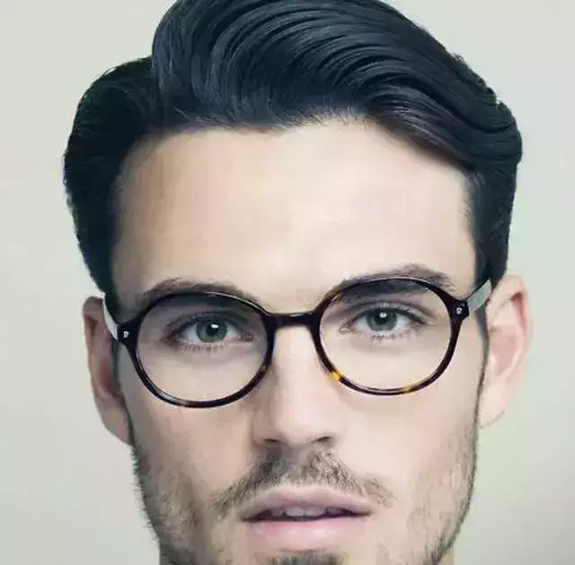 眼镜男也可以帅气十足, 这几款发型可以帮到你