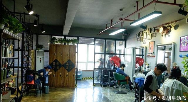 理发店招不到助理,是学美发的人少了,还是其他