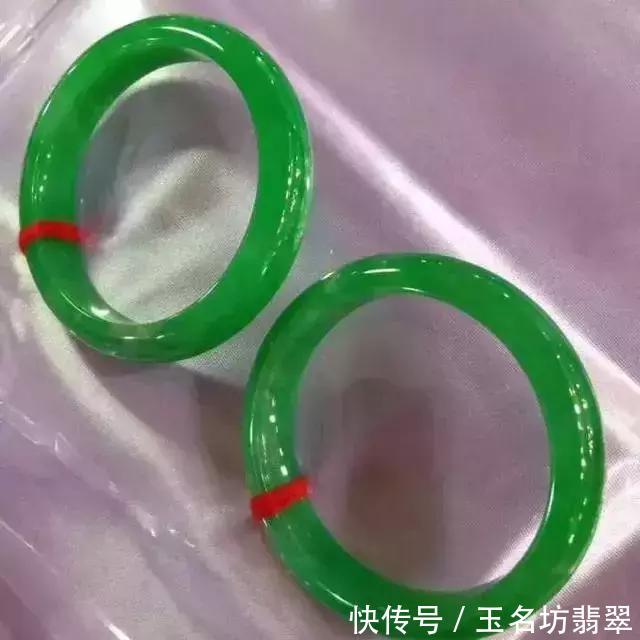 翡翠手镯价值判断与鉴定技巧 t01d80d02be728562b1.jpg?size=640x640