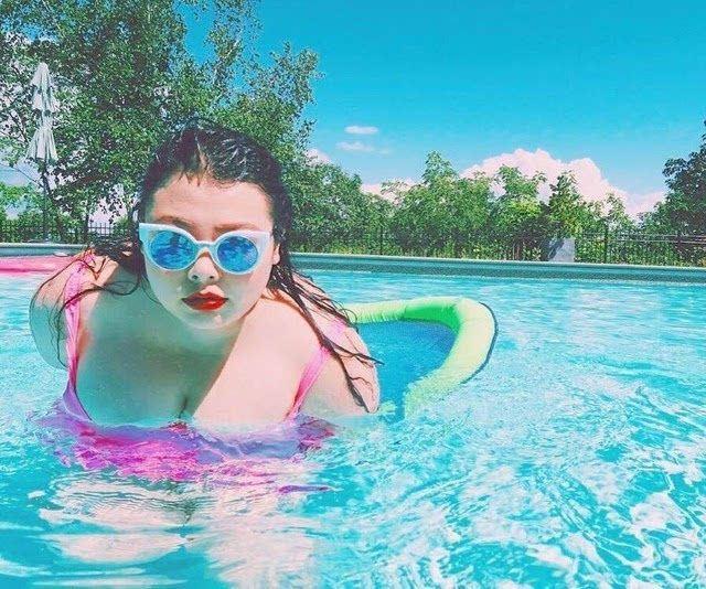 直勾勾看你穿泳装的直男，脑子里原来想的是这个！