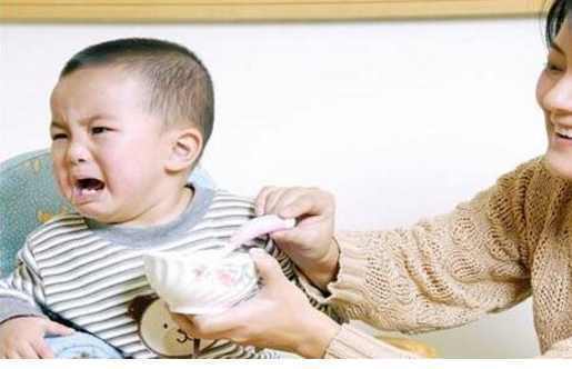 6岁男童还在吃母乳,妈妈带儿子看医生,得知实