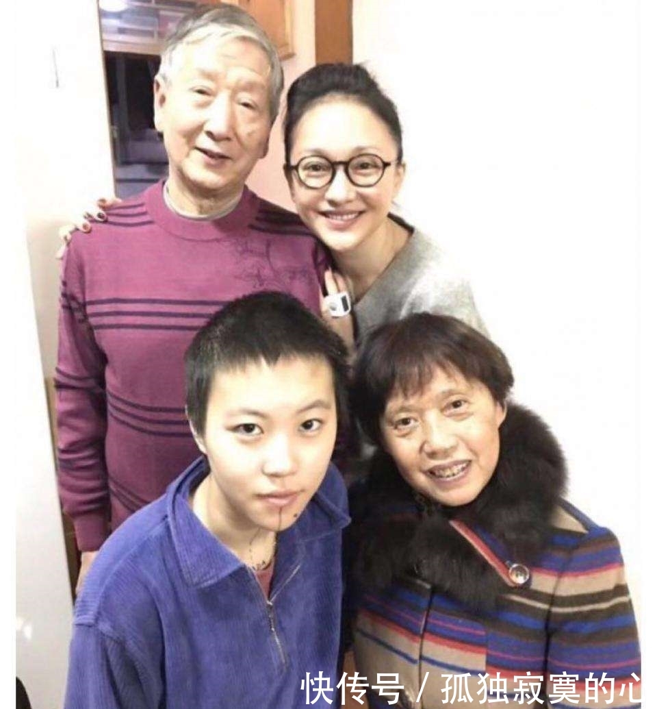 窦靖童新恋情曝光?港媒曝窦靖童带周迅见家长