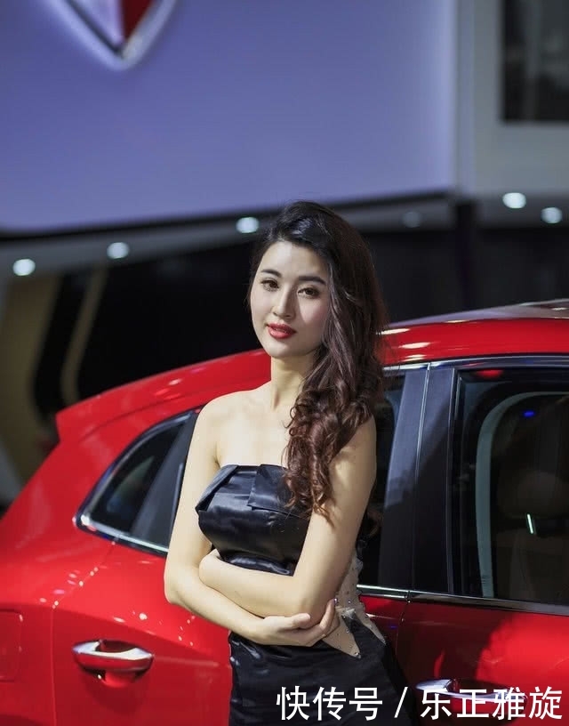 宝沃车模身材真棒,抹胸裙子很性感,美得不要不要的 优博博e百娱乐城