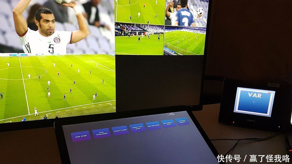 尴尬!VAR再发威,德甲球员中场休息被叫回罚点球