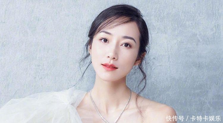 韩雪机场收到粉丝礼物, 看到价格后所做举动, 暴