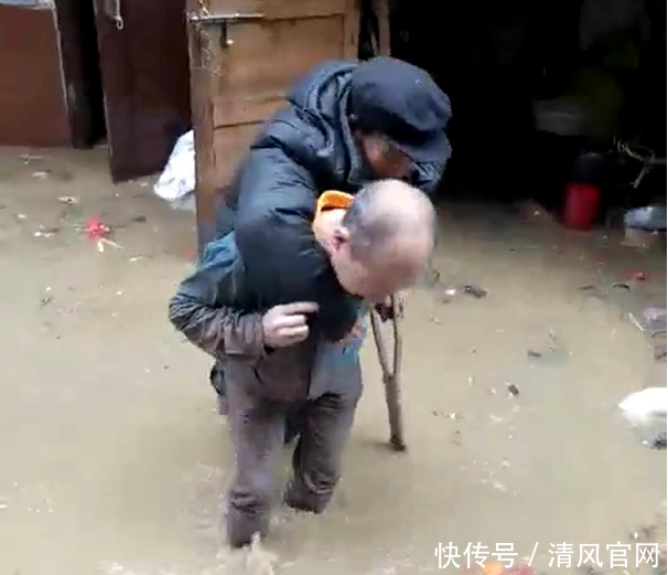 新邵县迎光乡: 冰雹突袭两小时 村干部勇救孤寡