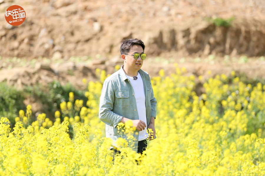 《向往的生活》黄磊执导《油菜花》复古MV 刘