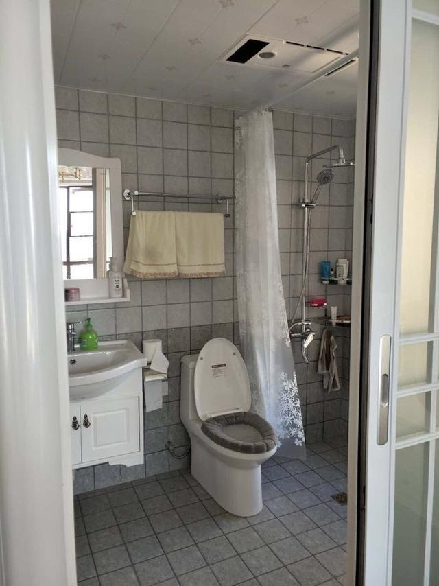 130平房子装修,媳妇在入户处做了两面鞋柜,入