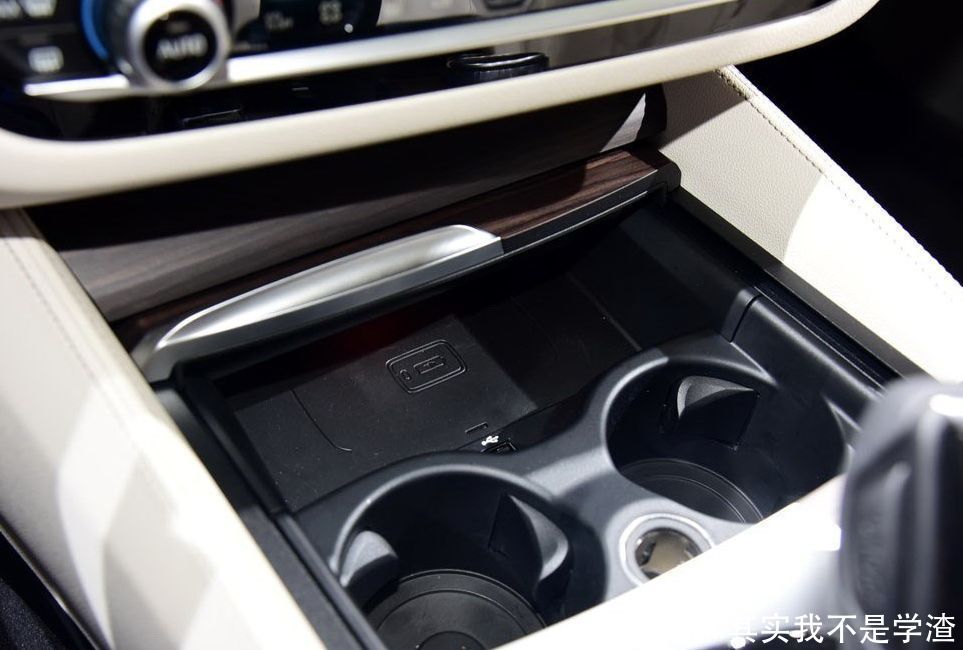 宝马新5系没有两块大屏就无科技感吗?详解5系