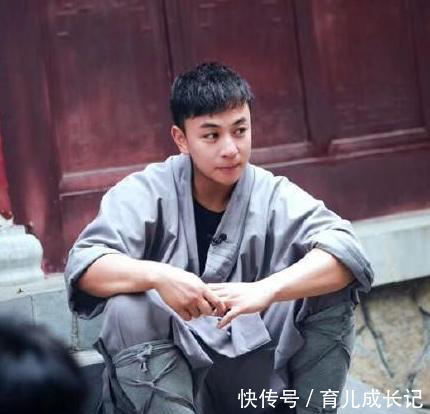 释小龙减肥成功30岁看着像18岁,网友:这冻龄太