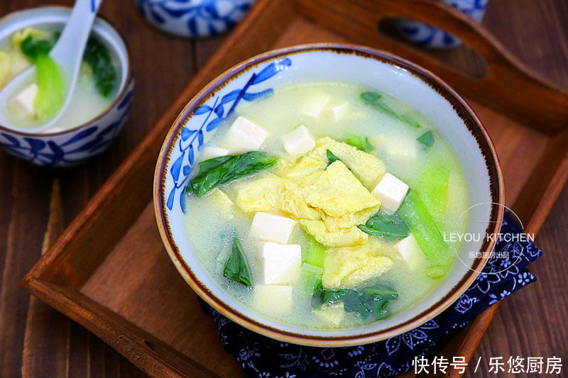 立秋后多喝汤,鸡蛋汤这样煮,汤色像牛奶一样白