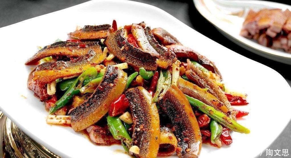 有“地上龙肉”之称, 吃一口寄生虫跟着下肚, 可人们都喜欢吃 bwin必赢国际