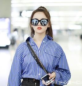 杨超越最保守的衣服,却啥也没遮住,网友不愧是