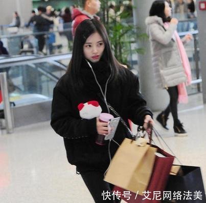 身高159的鞠婧祎撞上162的吴昕, 差距太明显,