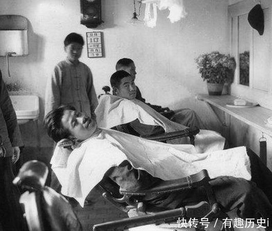 老照片:一所民国时期的慈善机构,图五男生浴室