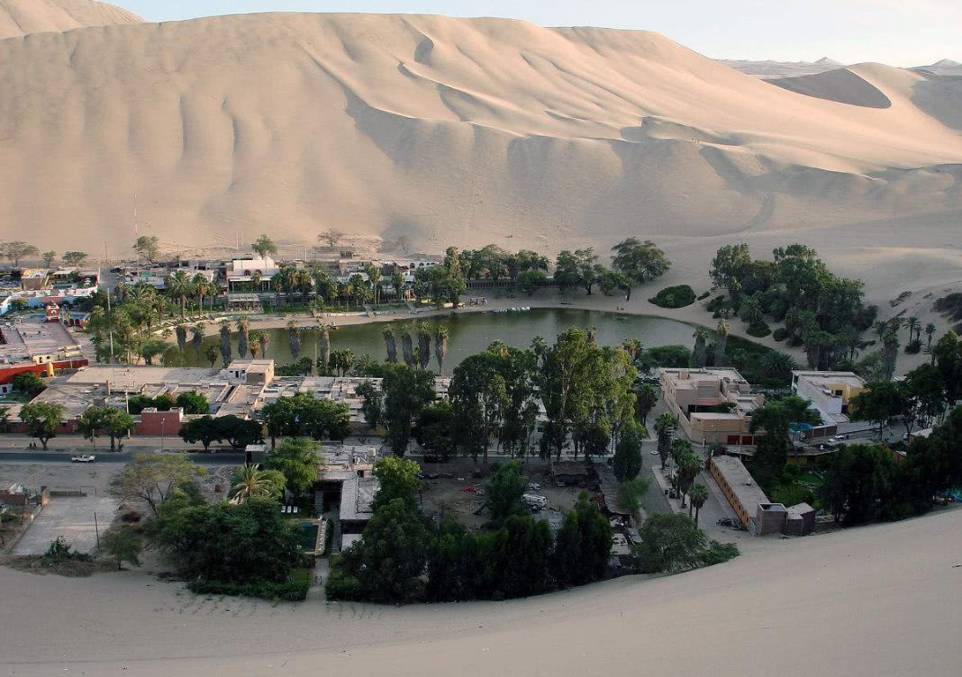 沙漠中这个绿洲村落，美的像海市蜃楼，湖水还能治病