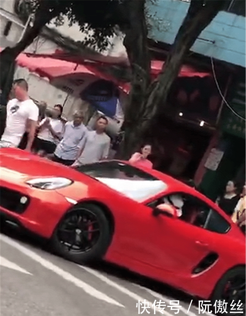 “重庆保时捷女车主掌掴奇瑞车主”后续:聊天记录曝光,背景揭露 百万发注册地址
