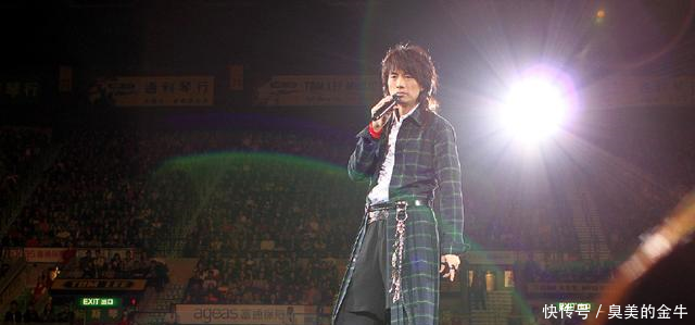 他是栋笃笑鼻祖,红过郭德纲,全球直播对日本人