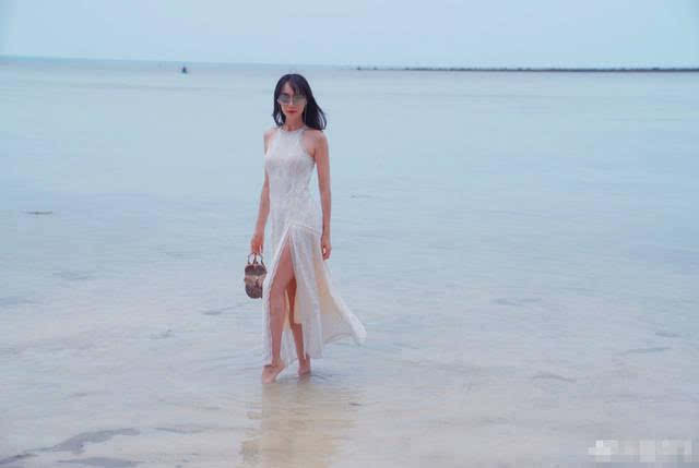 雷佳音老婆晒出游照身材让人羡慕画面美如海报！女儿也是个小美女