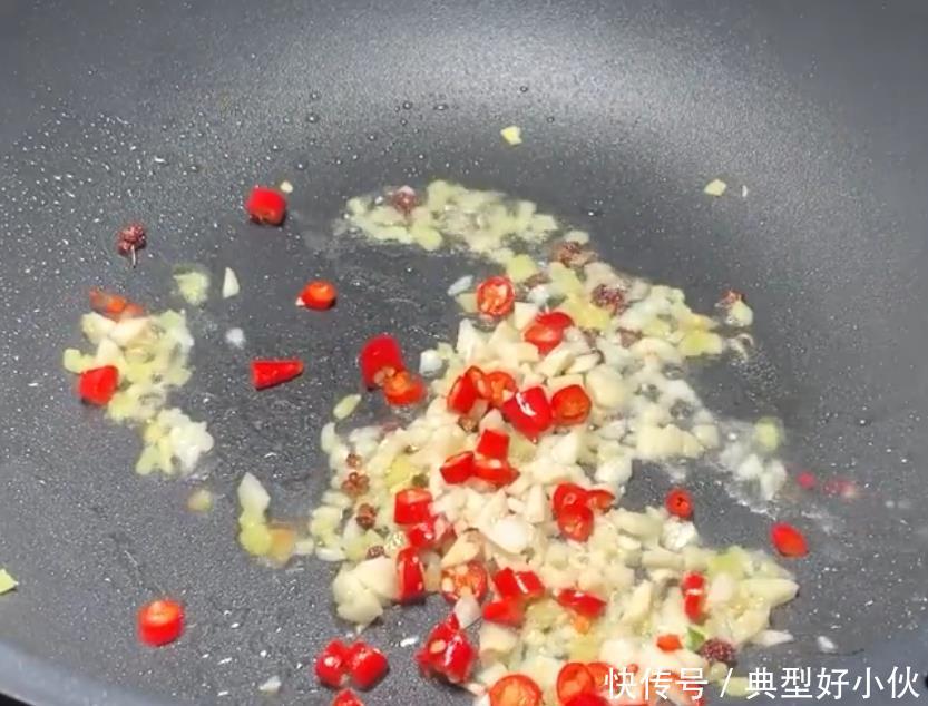 天气热来一盘凉粉吧,冰凉爽滑,香辣美味,好吃到济宁美食ppt图片