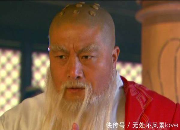 射雕中,有一厉害高手,吓蒙裘千仞,秒杀欧阳锋,是郭靖的大伯!