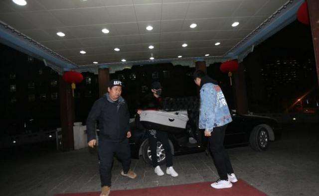 赵丽颖产后三天便出院,面容憔悴惹人心疼,冯绍