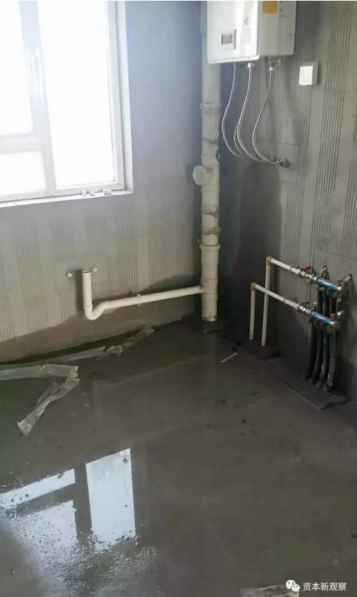 荣盛业主拒收\"坟景房\" 总部维权遭保安殴打