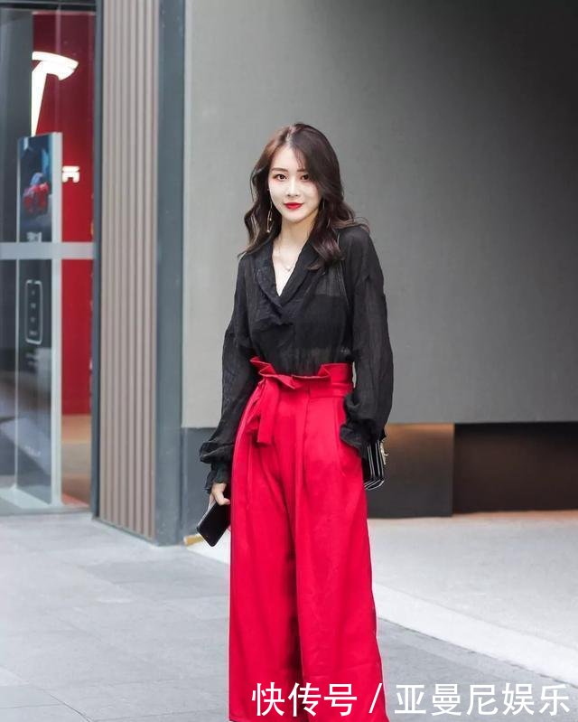 街拍a商场端庄的商场红色,美女白皙,美女阔腿裤西安知性皮肤图片
