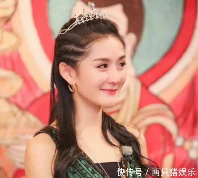 女明星戴王冠:赵丽颖像仙女,迪丽热巴冷艳,谢娜