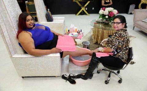 400多斤女子开特殊美容院,专门为胖姑娘服务