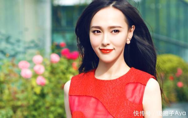 女星泳装照,邓紫棋反超柳岩,赵丽颖太尴尬,最服