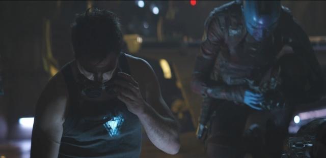 复联4新预告分析,复仇者将兵分两路灭霸也更换