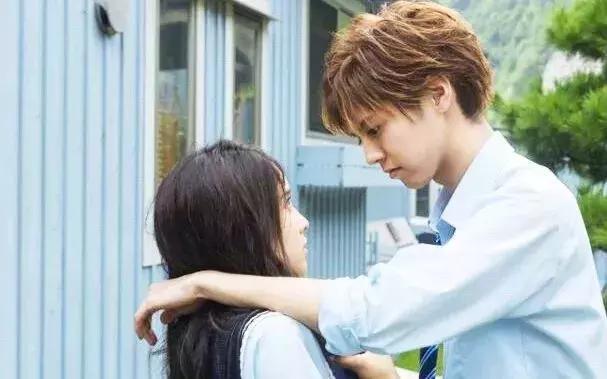 对暧昧中的天秤男表白后他没回答就不联系我了?