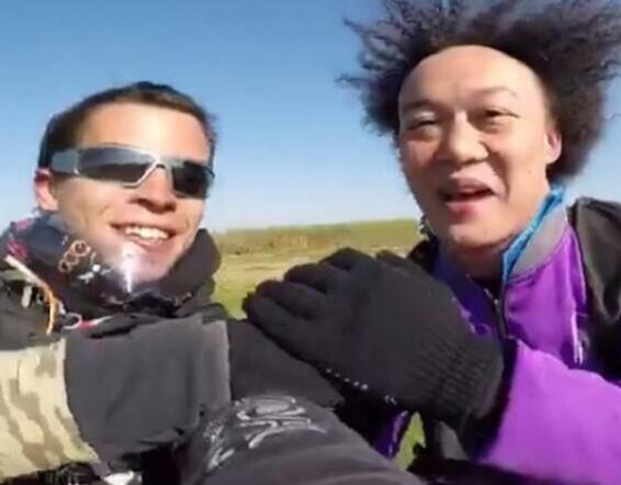 杨幂辛苦遮挡的发际线被黄子韬掀开,曾说没想