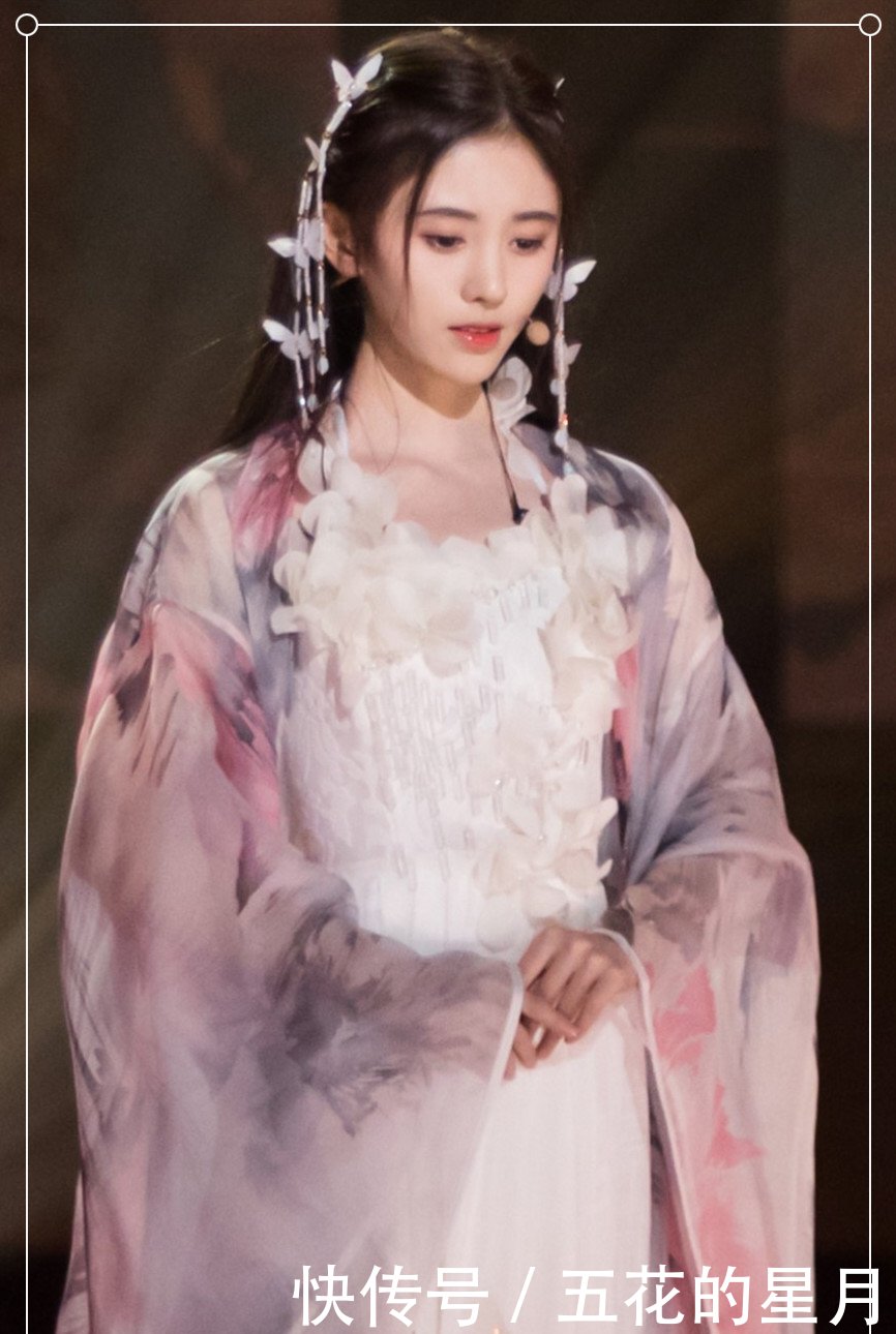 躲过了鞠婧祎的汉服,逃过了迪丽拉的汉服,终于