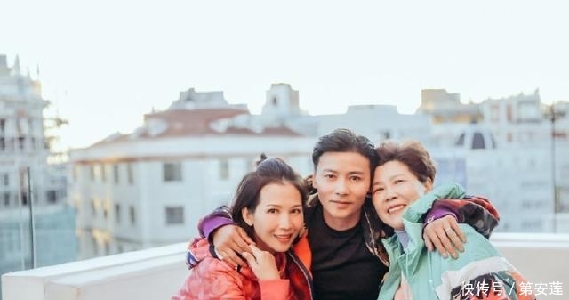 “精分夫妇”再撒糖!蔡少芬张晋携妈妈游马德里,情侣装幸福温馨 凯时娱乐