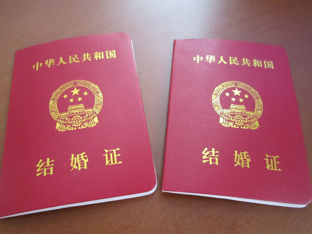 生下儿子从产房出来，老公却对我一顿打骂，还要跟我离婚