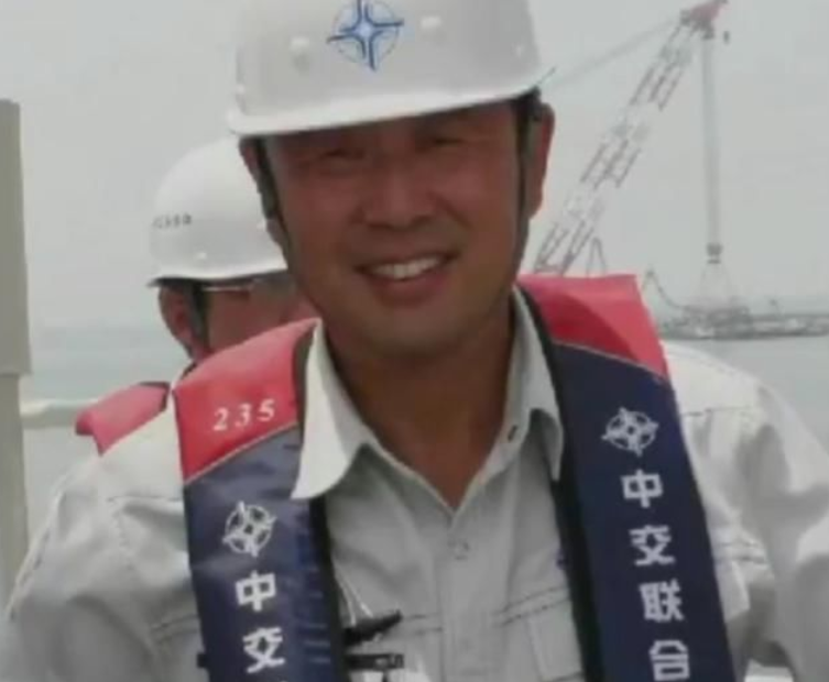 港珠澳大桥总工程师林鸣开工前后照片对比,这才是真的