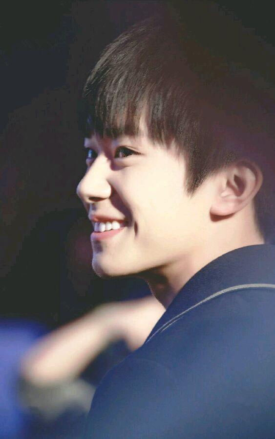 易烊千玺笑的时候,我感觉自己恋爱了! - 360娱