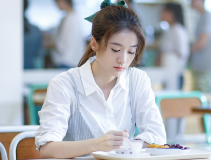 《泡沫之夏》张雪迎6套衣服,图三最丑,图四迷