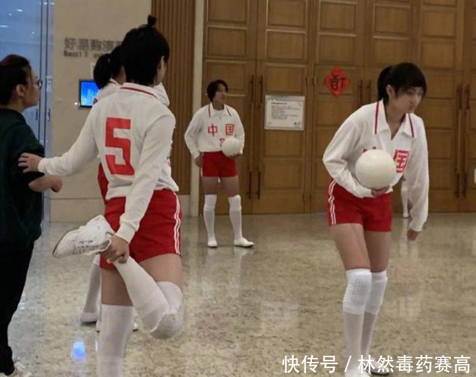 李宇春惠若琪合影