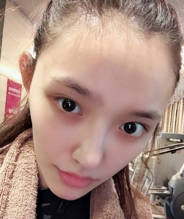 求明星们快放弃这个美颜滤镜吧,鼻子眼睛脸型的比例严重不对啊