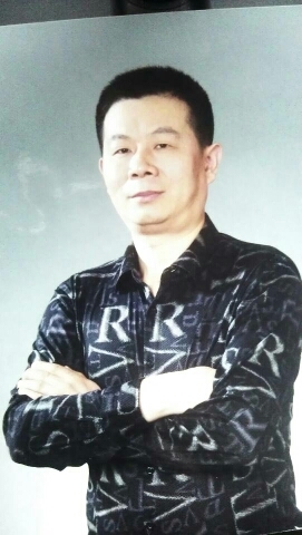 简介   周志和出生于宜兴壶艺世家,高级工艺美术师,中国紫砂优秀中