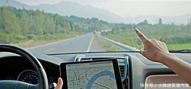 开车导航时, 高德地图和百度地图哪个更好用一