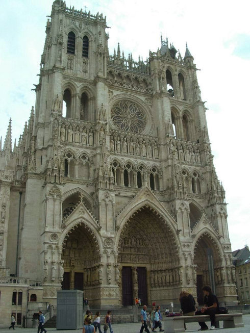 亚眠圣母大教堂; 哥特式教堂; 建筑风格与结构手法形成一个有机的整体