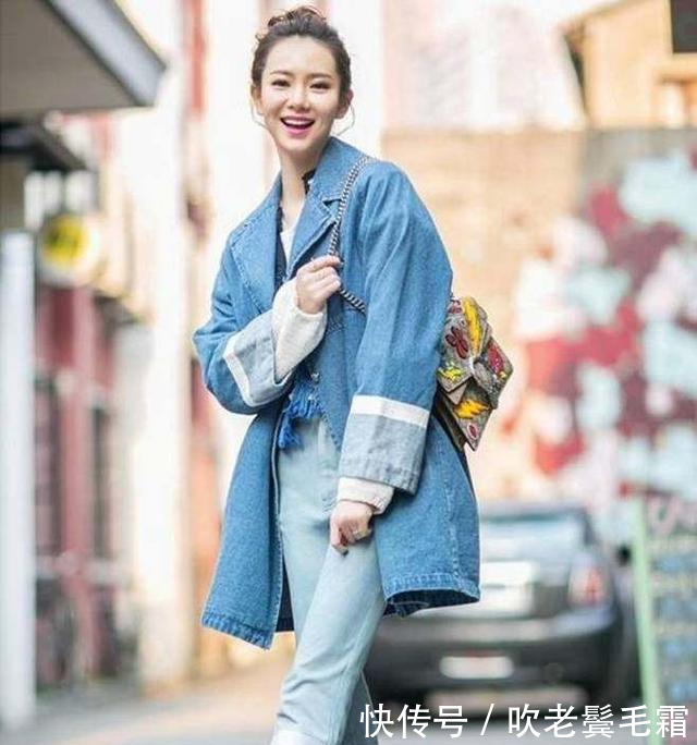 戚薇长发披肩,身穿银色上衣亮相,网友原来戚哥