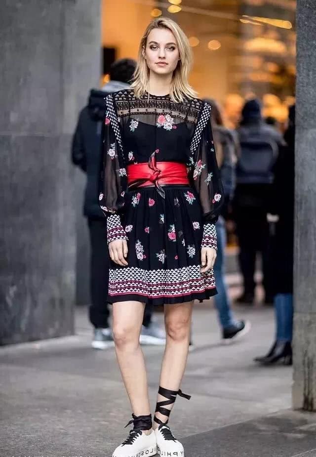 唯美不过碎花裙,简约不如小白鞋,教你轻松打造