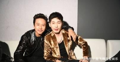 邓超白宇同框搞怪引围观 晒同款小胡子男人味