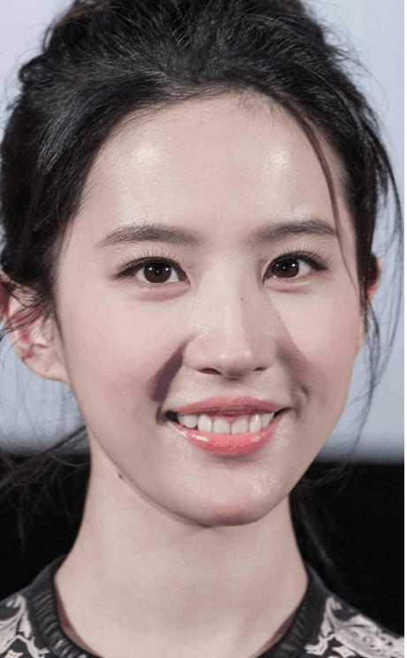 头下的明星真面目,易烊千玺痘印吓人,刘亦菲皮