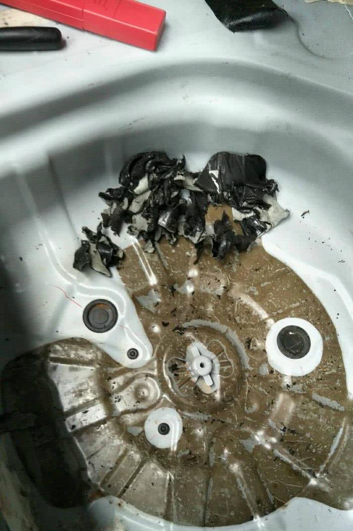 继奥迪A6L后,卡罗拉车主也在铲沥青止震垫,弄